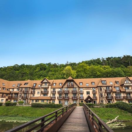 Club Wyndham Normandy Aparthotel Connelles Exteriör bild