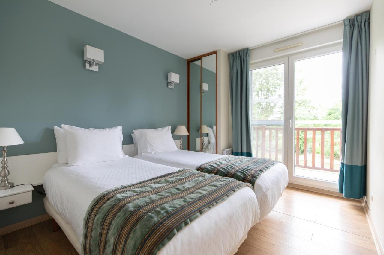 Club Wyndham Normandy Aparthotel Connelles Exteriör bild