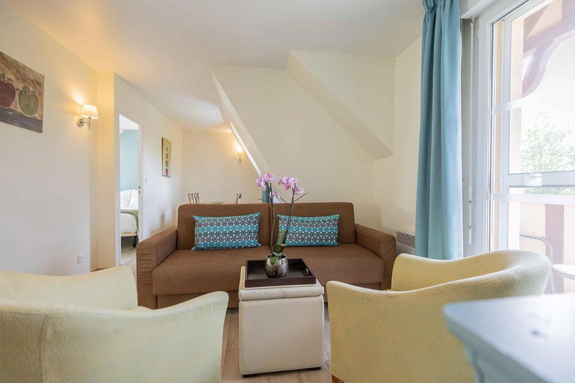 Club Wyndham Normandy Aparthotel Connelles Exteriör bild