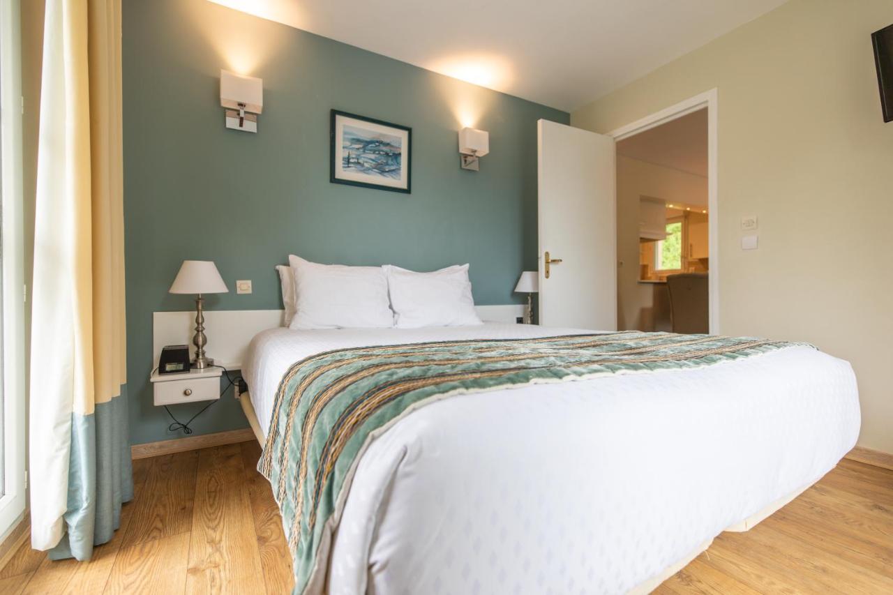 Club Wyndham Normandy Aparthotel Connelles Exteriör bild