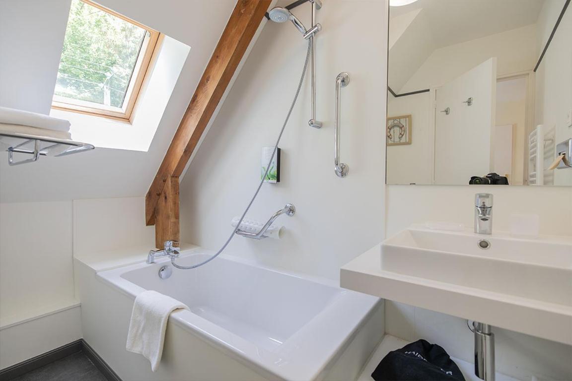 Club Wyndham Normandy Aparthotel Connelles Exteriör bild